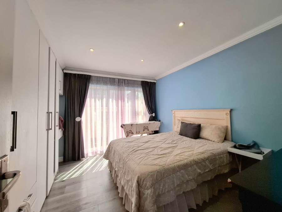 6 Bedroom Property for Sale in Beacon Bay Eastern Cape